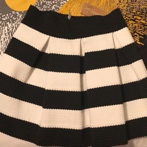 Black & White flare skirt NWT